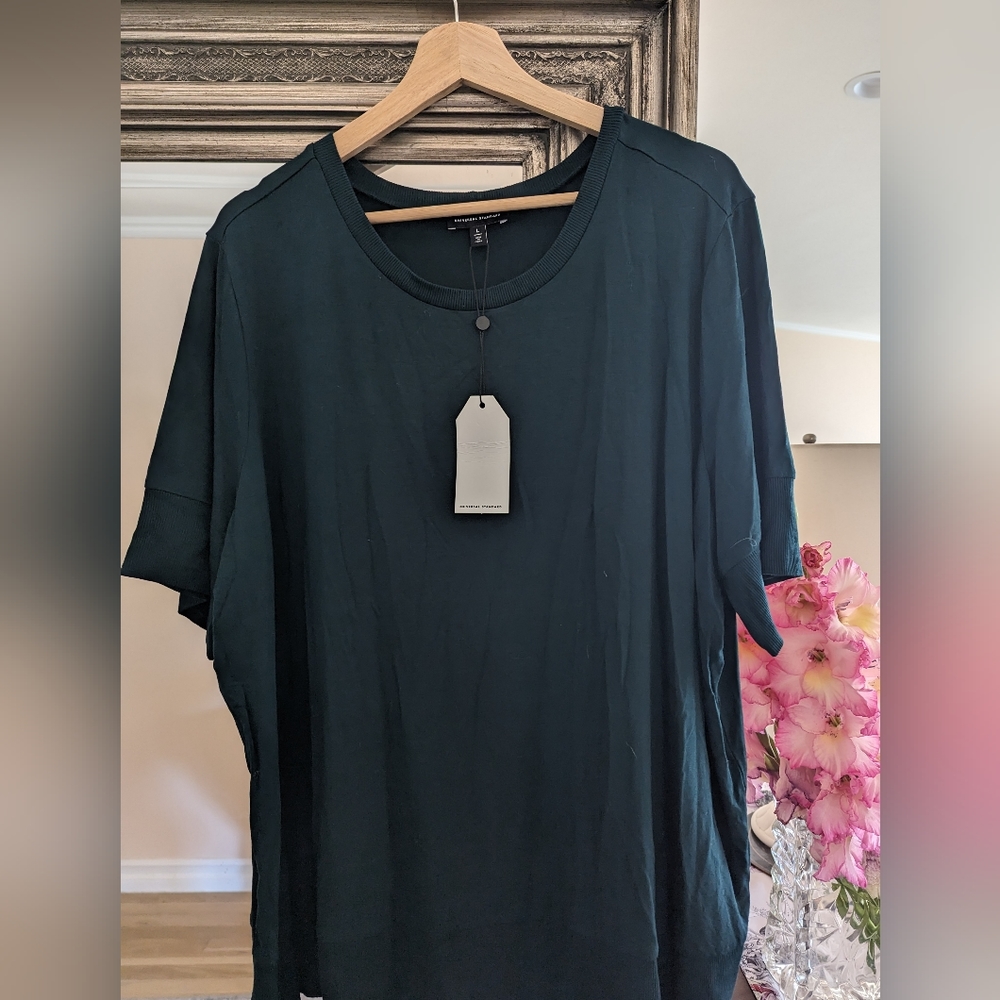 Universal Standard ribbed tee size L forest green